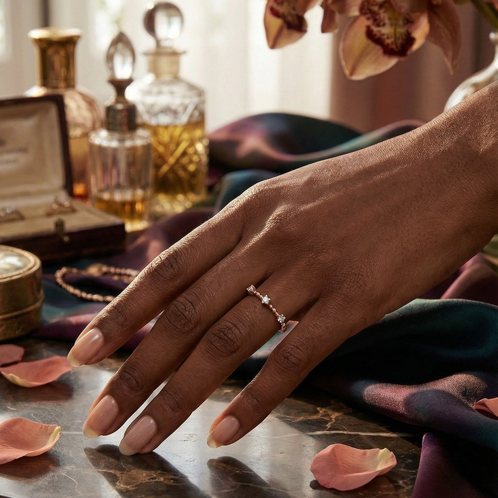 Mini Chic Rose. Minimalist Gold Ring with Diamond