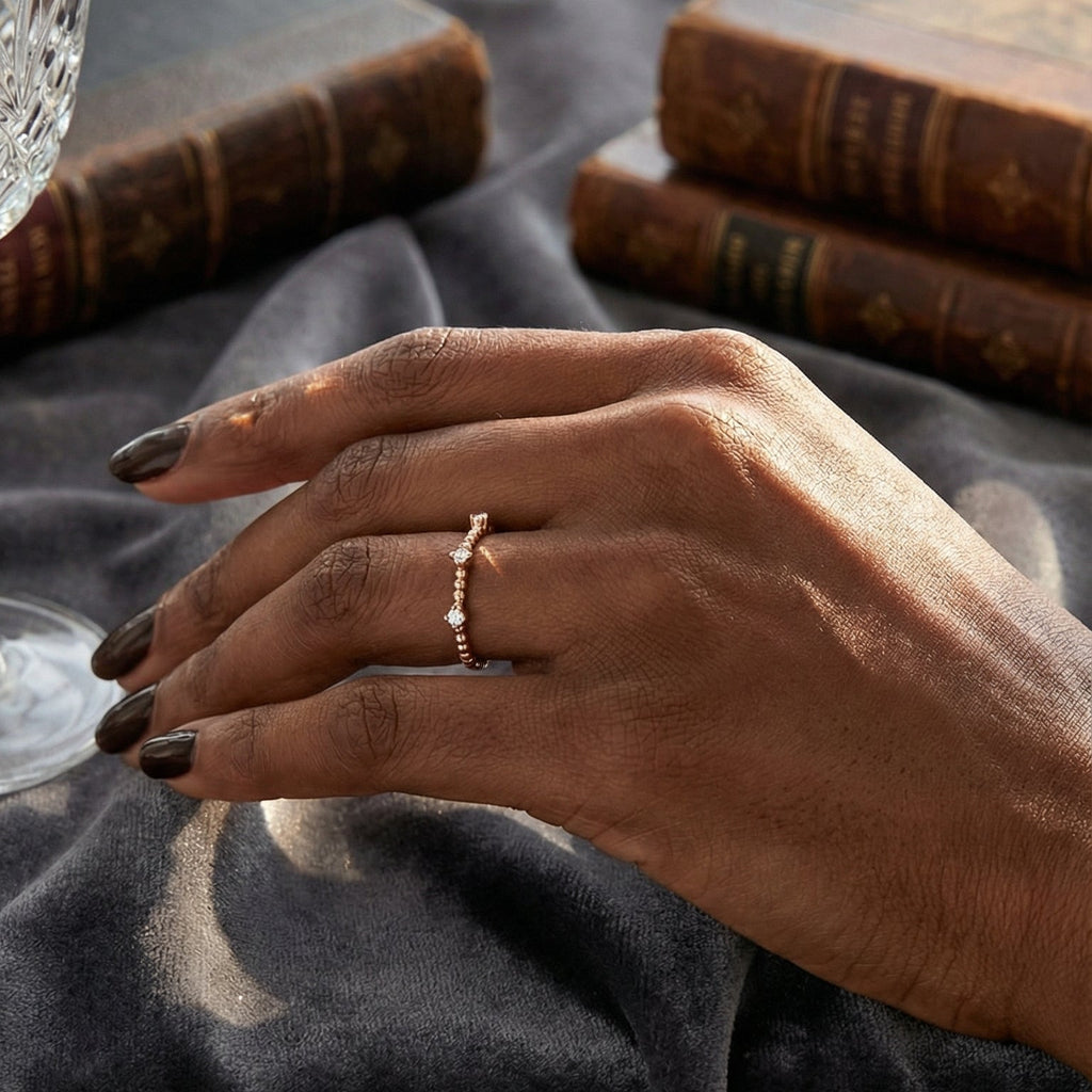 Mini Chic Rose. Minimalist Gold Ring with Diamond