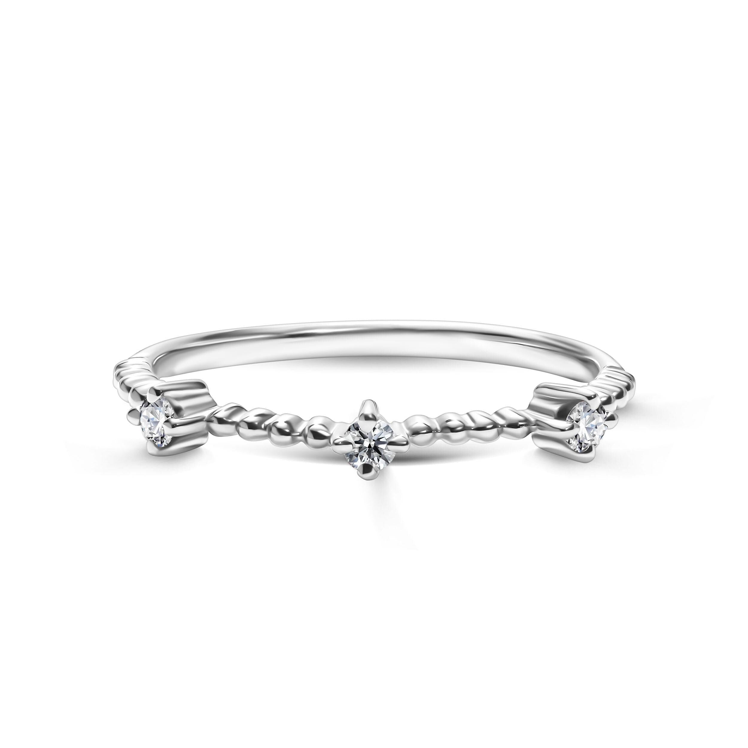 Mini Chic. Minimalist Gold Ring with Diamond